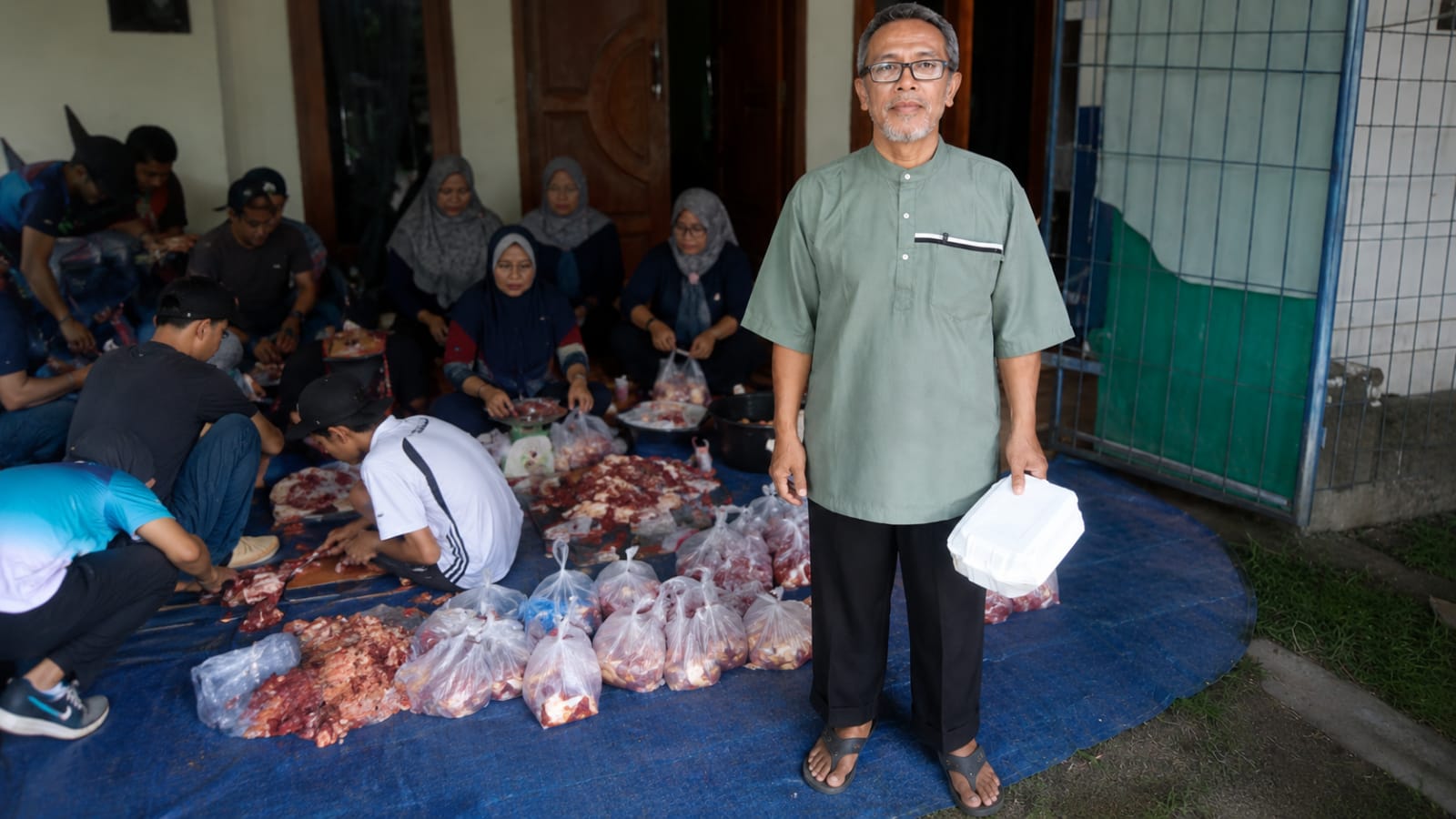 Masjid Nurul Iman Jatirahayu Tebar Kepedulian Lewat Distribusi 310 Paket Daging Kurban IMG-20260527-WA0061.jpg