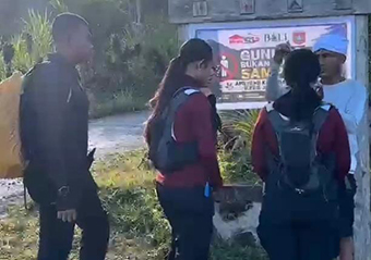 Mendidik dengan Aksi : Kisah Ibu Bhayangkari dan Dua Putrinya di Atas Awan edobaru.jpg